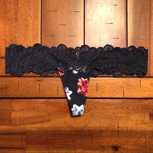 NWT✨ Victoria’s Secret PINK Lace Trim Bow Thong